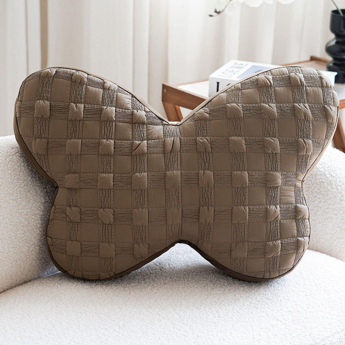 modernes und dekoratives Kissen im Schmetterlingsdesign
