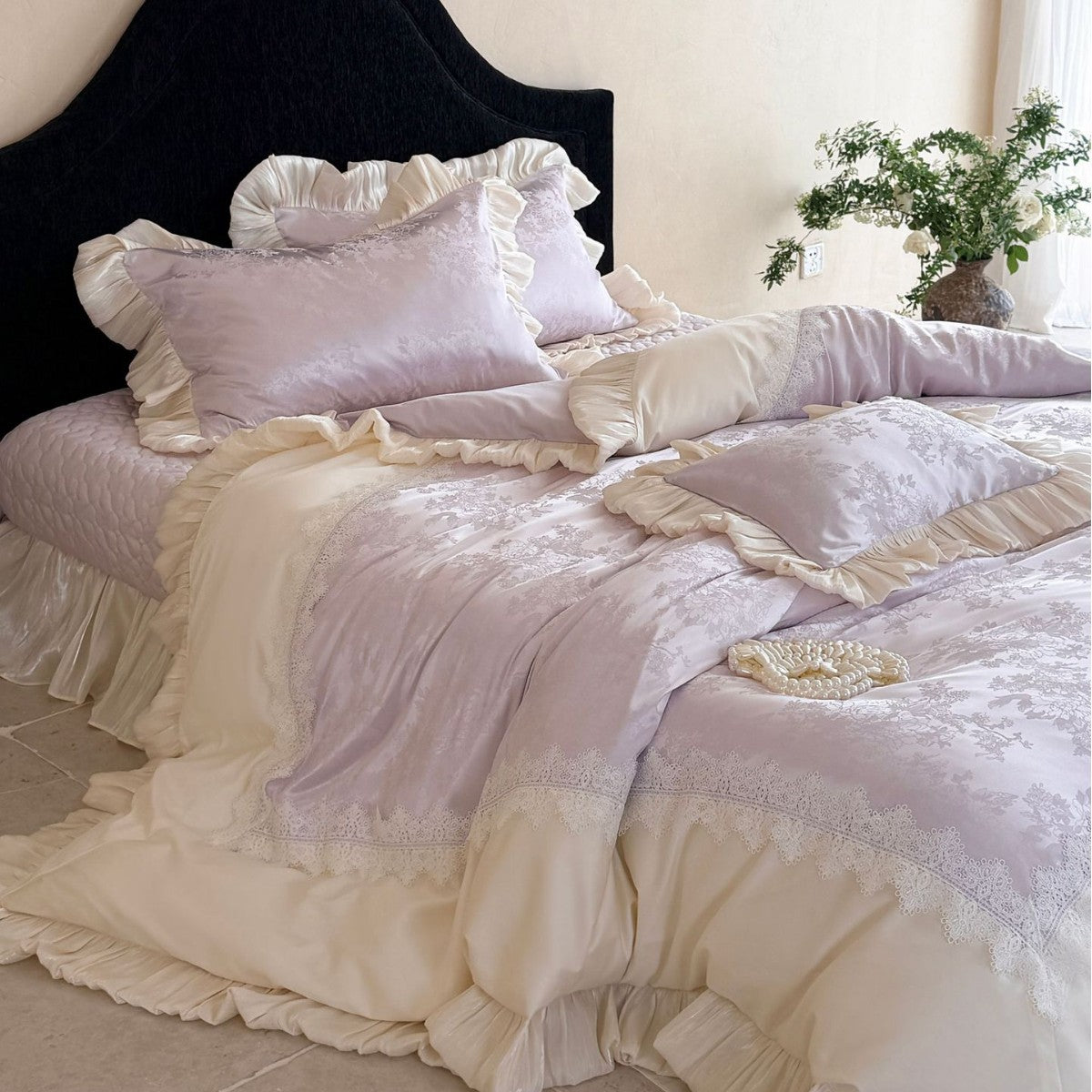 Luxuriöses Satin-Bettwäsche-Set mit Rüschen, Jacquard-Motiv und Spitzenbordüre