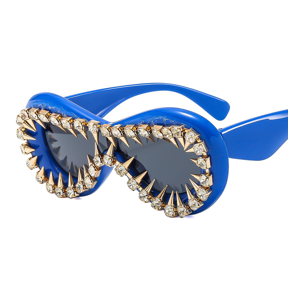Damen modische Sonnenbrille mit extravaganten Spikes und Kristallverzierung Brehn