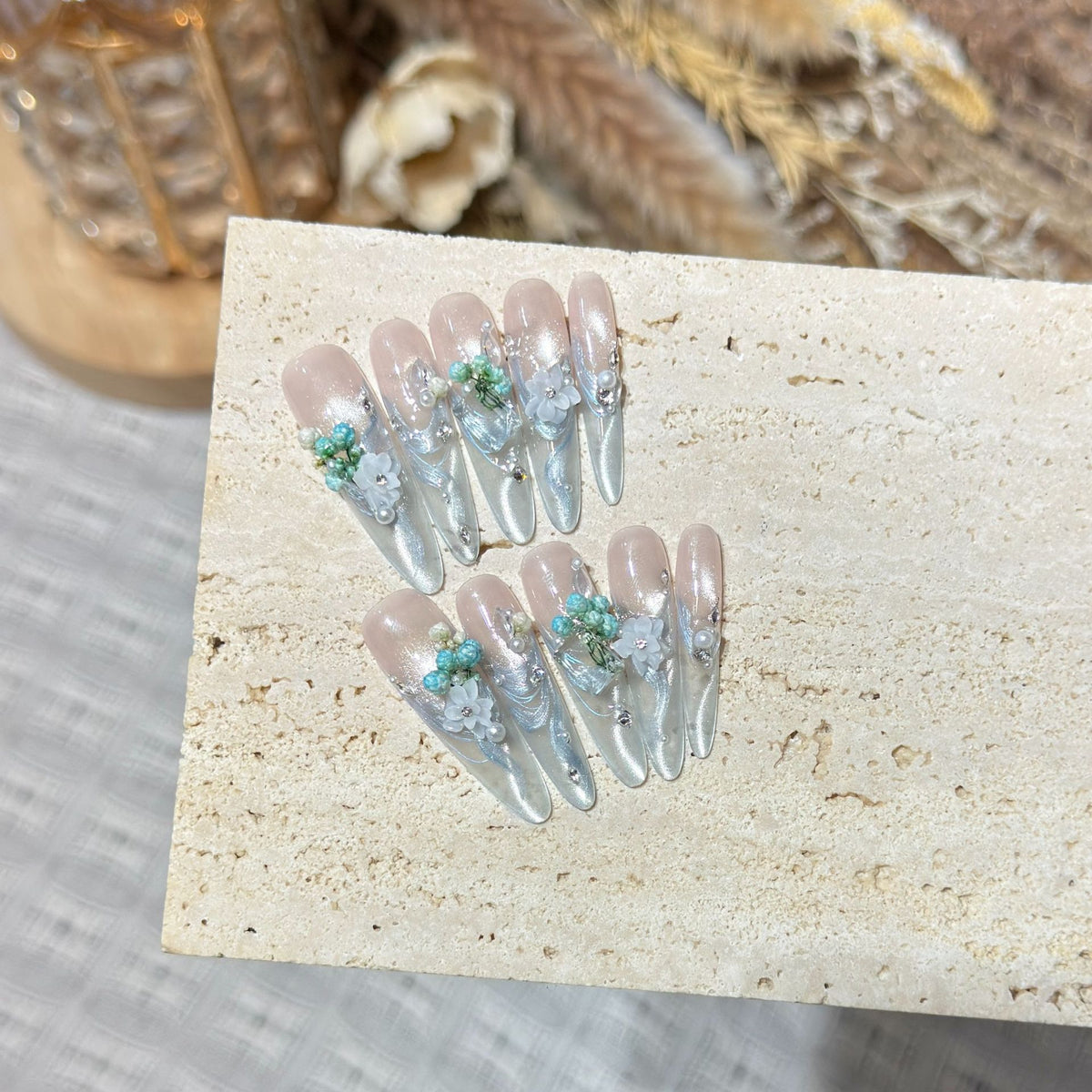 Elegante florale Stiletto-Nagelkunst Brehn