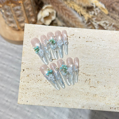 Elegante florale Stiletto-Nagelkunst Brehn
