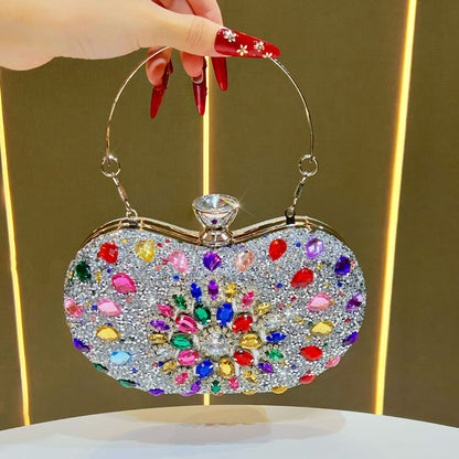 Aufwändige, mit Kristallen verzierte Abend-Clutch