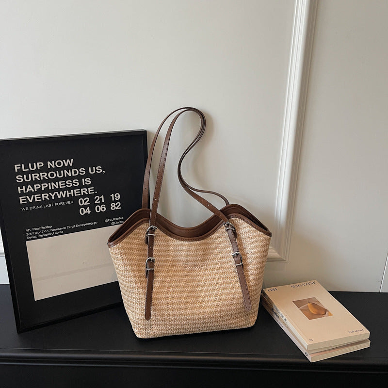Stylische Stroh-Tasche