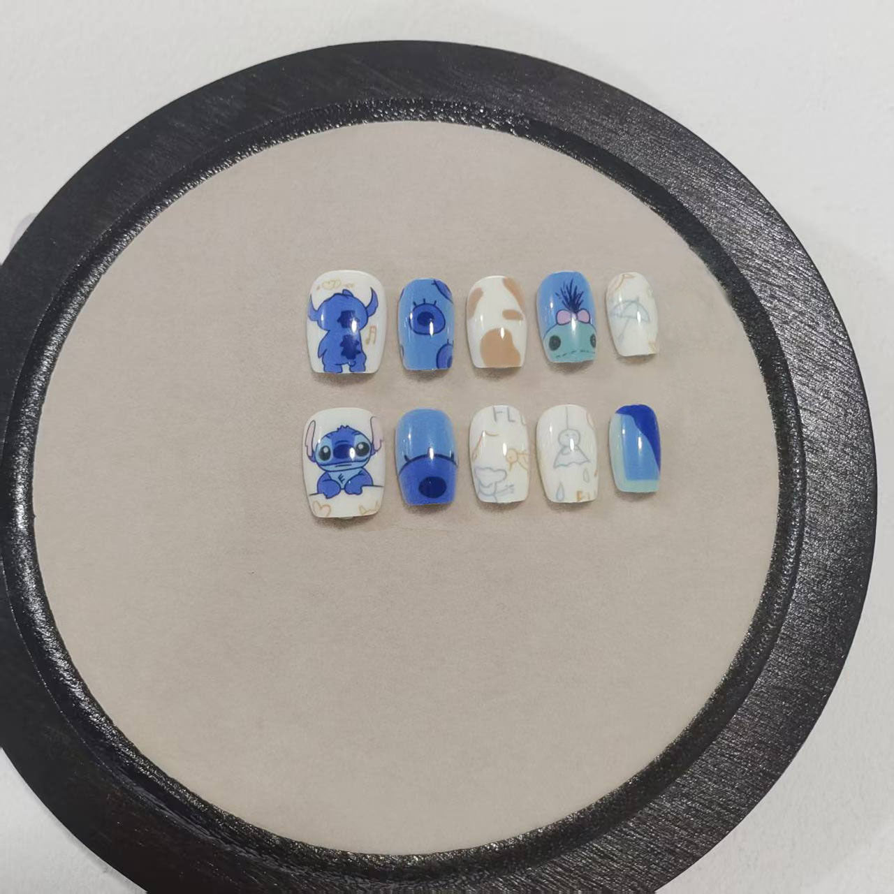 Fun Cartoon Character Press-On Nail Art Kit Brehn