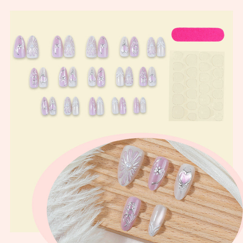 Kunstnagelset mit floralen Akzenten und Glitzerverzierungen Brehn