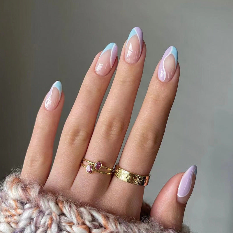 Kunstvolle Nagelkunst mit elegantem Design Brehn