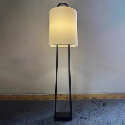 Elegante moderne Stehlampe mit einzigartiger Struktur