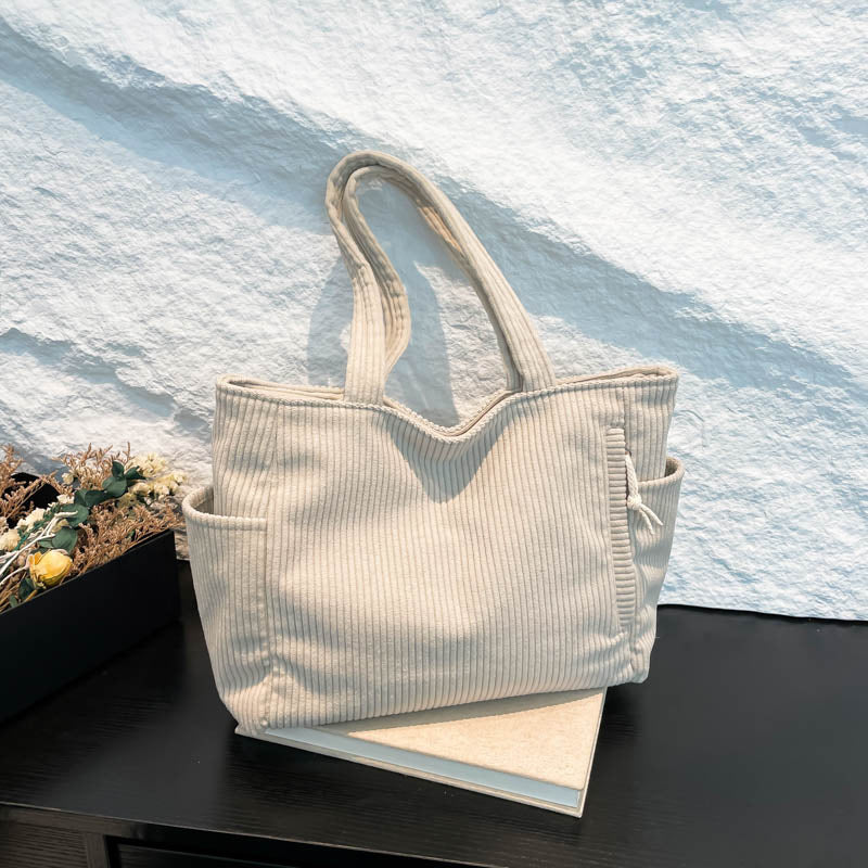Gemütliche strukturierte Stofftasche