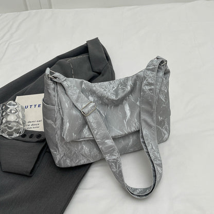 Texturierte schlabberige Schultertasche