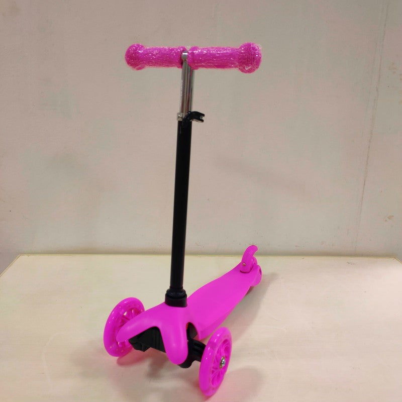 Smooth-Riding Lean-to-Steer Kickboard Scooter Brehn