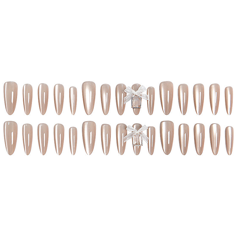 Elegante Kunstnagelspitzen mit glänzendem Finish Brehn