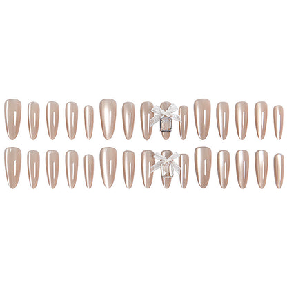 Elegante Kunstnagelspitzen mit glänzendem Finish Brehn