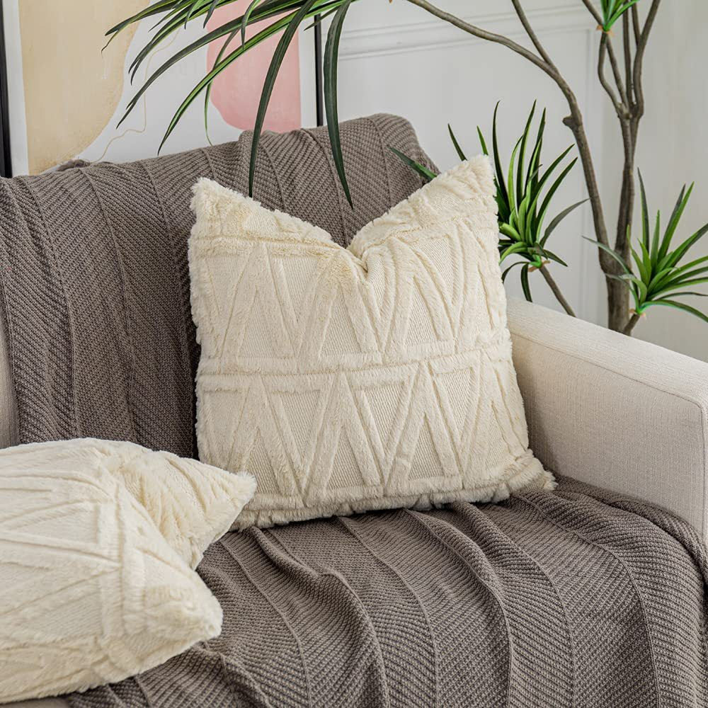 Quadratischer Kissenbezug mit geometrischem Chenille‑Tufting und weichem Baumwollmix Brehn