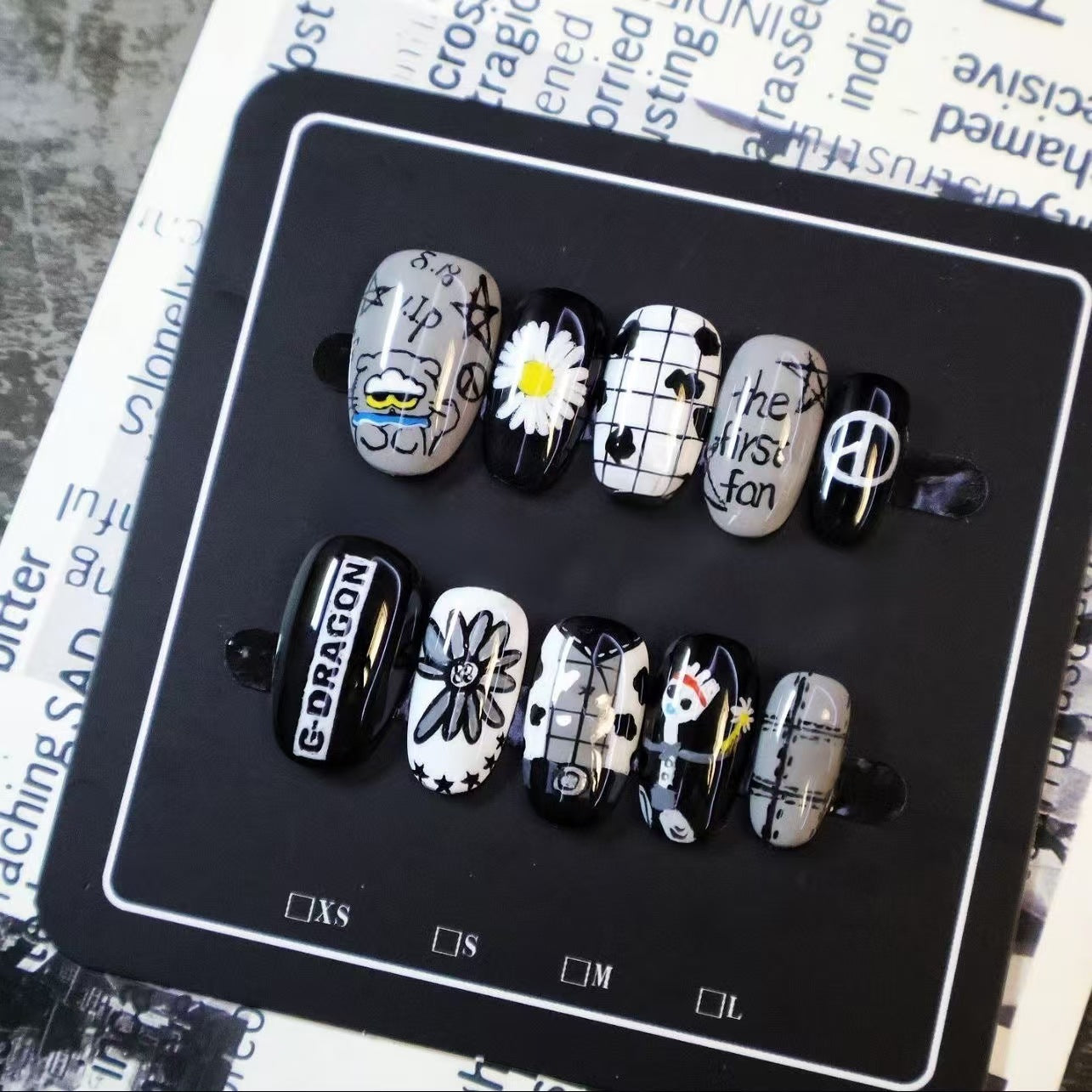 Künstlerisches Press-On-Nagelset Brehn