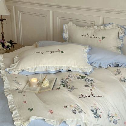 Baumwoll-Bettwäsche-Set im Landhausstil mit Rüschenkante und feiner Blumenstickerei Brehn