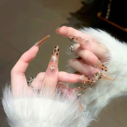 Aufwendige Stiletto-Nagelkunst