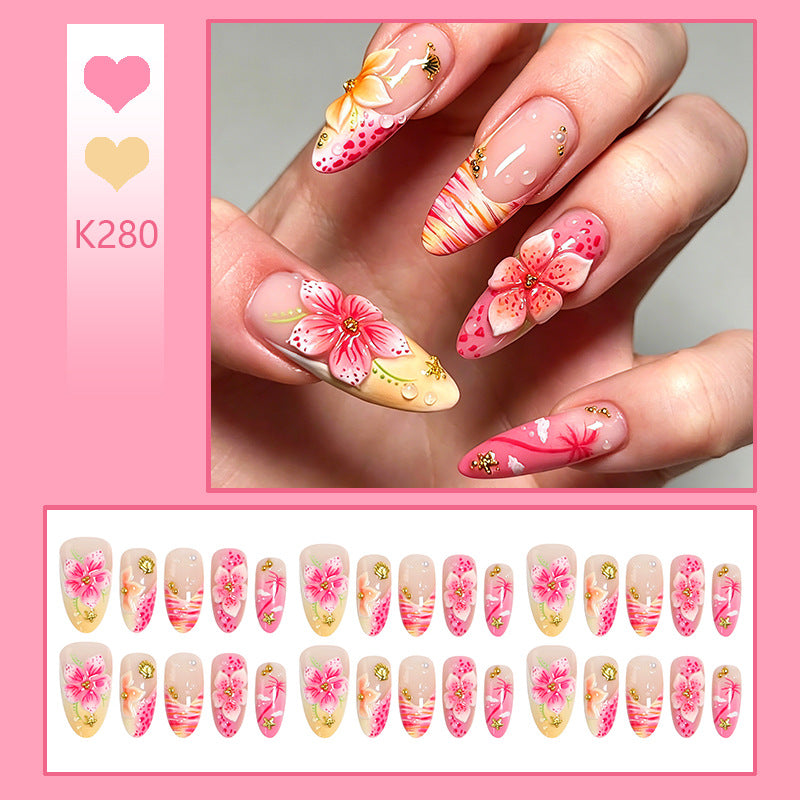 Kunstnägel mit floralen Verzierungen und Glitzerakzenten Brehn