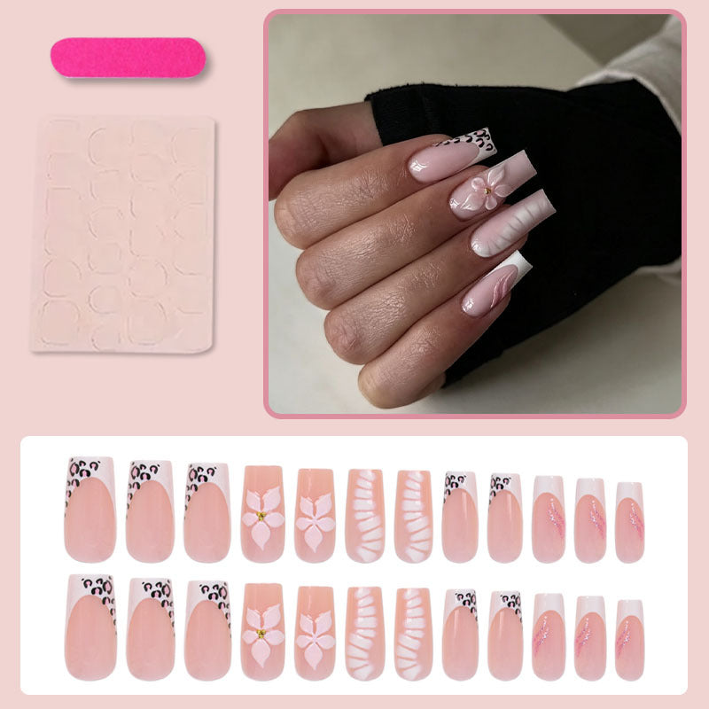 Elegantes Kunstnagelset mit floralen und tierischen Akzenten Brehn