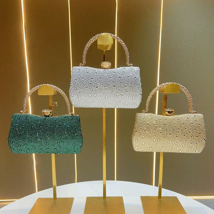 Elegante mit Strass verziertes Clutch