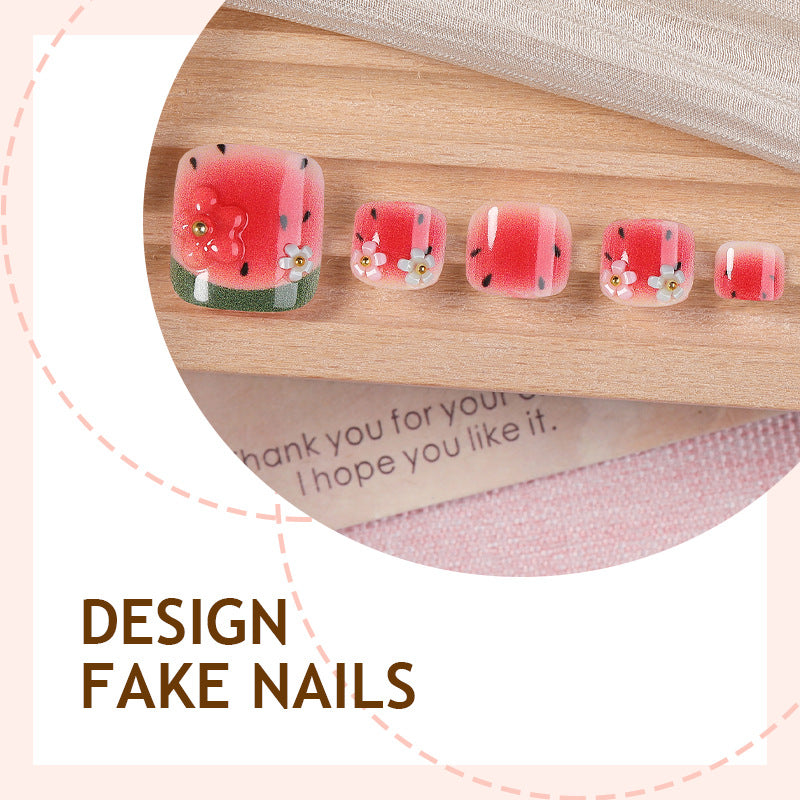 Kreatives Kunstnagelset mit fröhlichen Wassermelonenmotiven und zarten Blütenakzenten Brehn