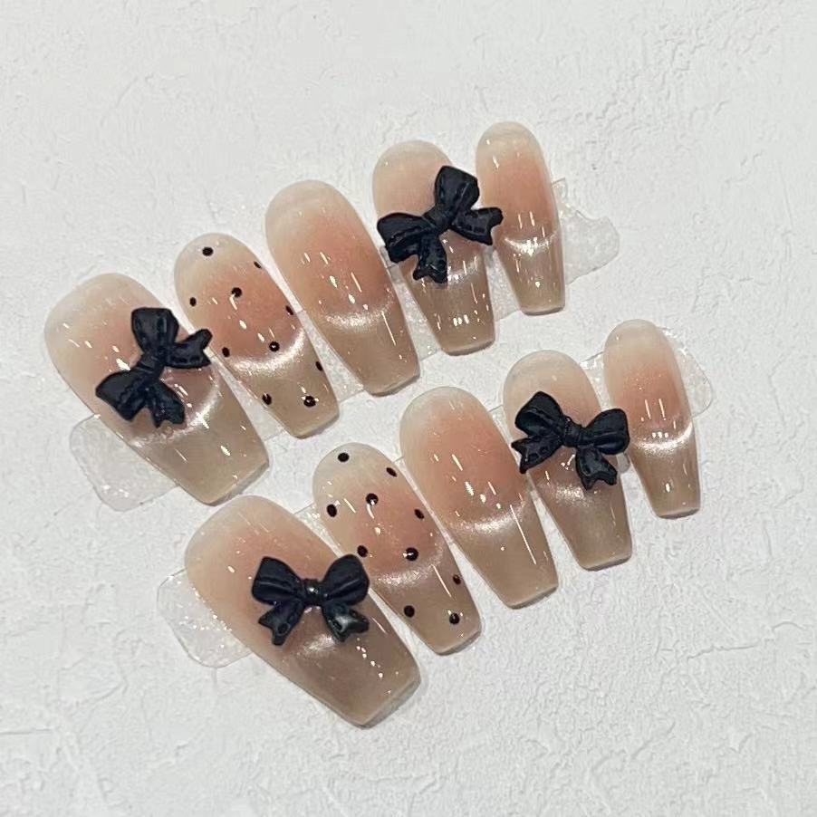 Stylisches langes Press-On-Nagel-Set mit Schleifenakzenten Brehn