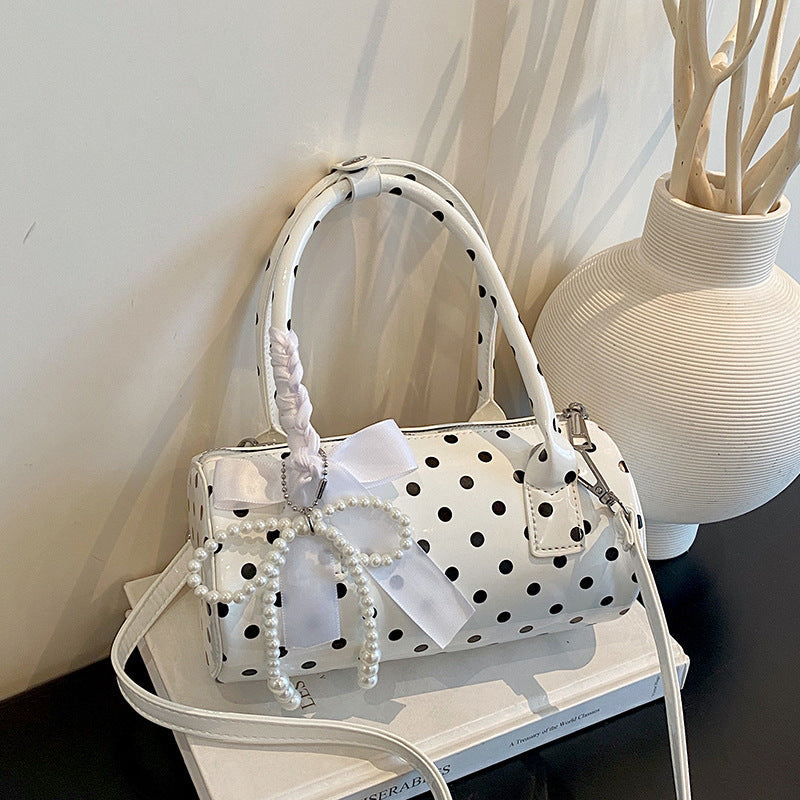 Elegante Perlenakzent-Handtasche