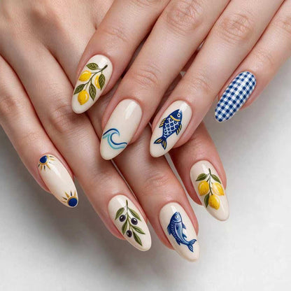 Kunstvolle Nagelkunst mit Obst- und Meeresmotiven Brehn