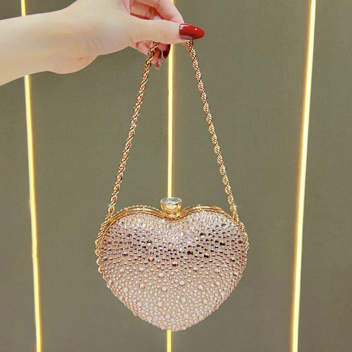 Herzförmige Strass-Abendtasche