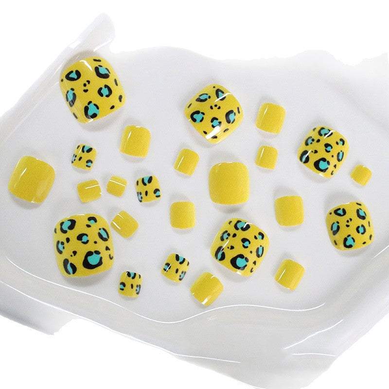 Stylische Tierdruck Pediküre Nagelkunst Brehn