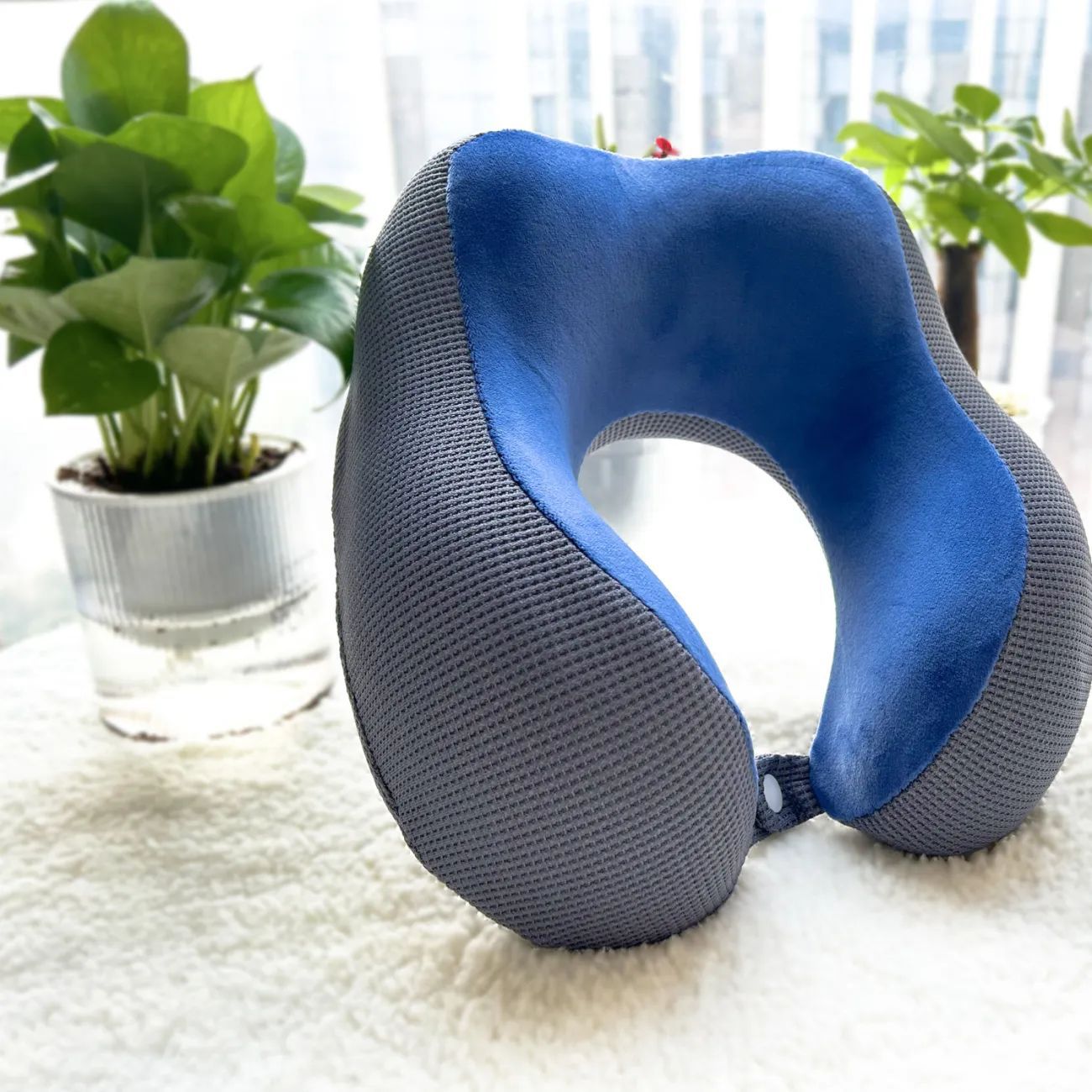 Damen Ergonomisches Nackenstützkissen mit entspannender Massagefunktion Brehn