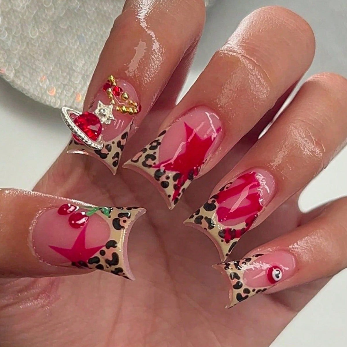 Glamouröse Blumenschmuck-Nagelverlängerungen Brehn