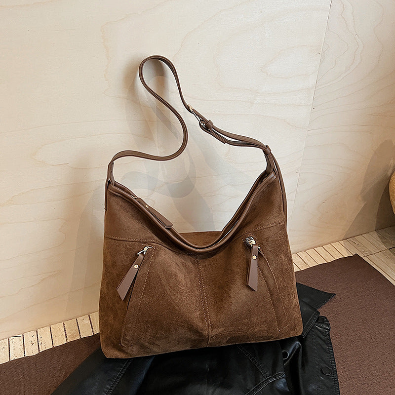 Stylische Wildleder Schultertasche
