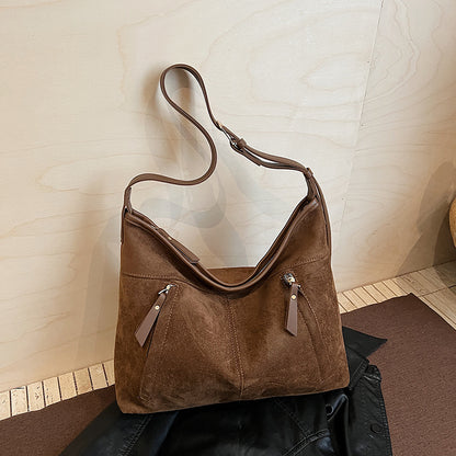 Stylische Wildleder Schultertasche