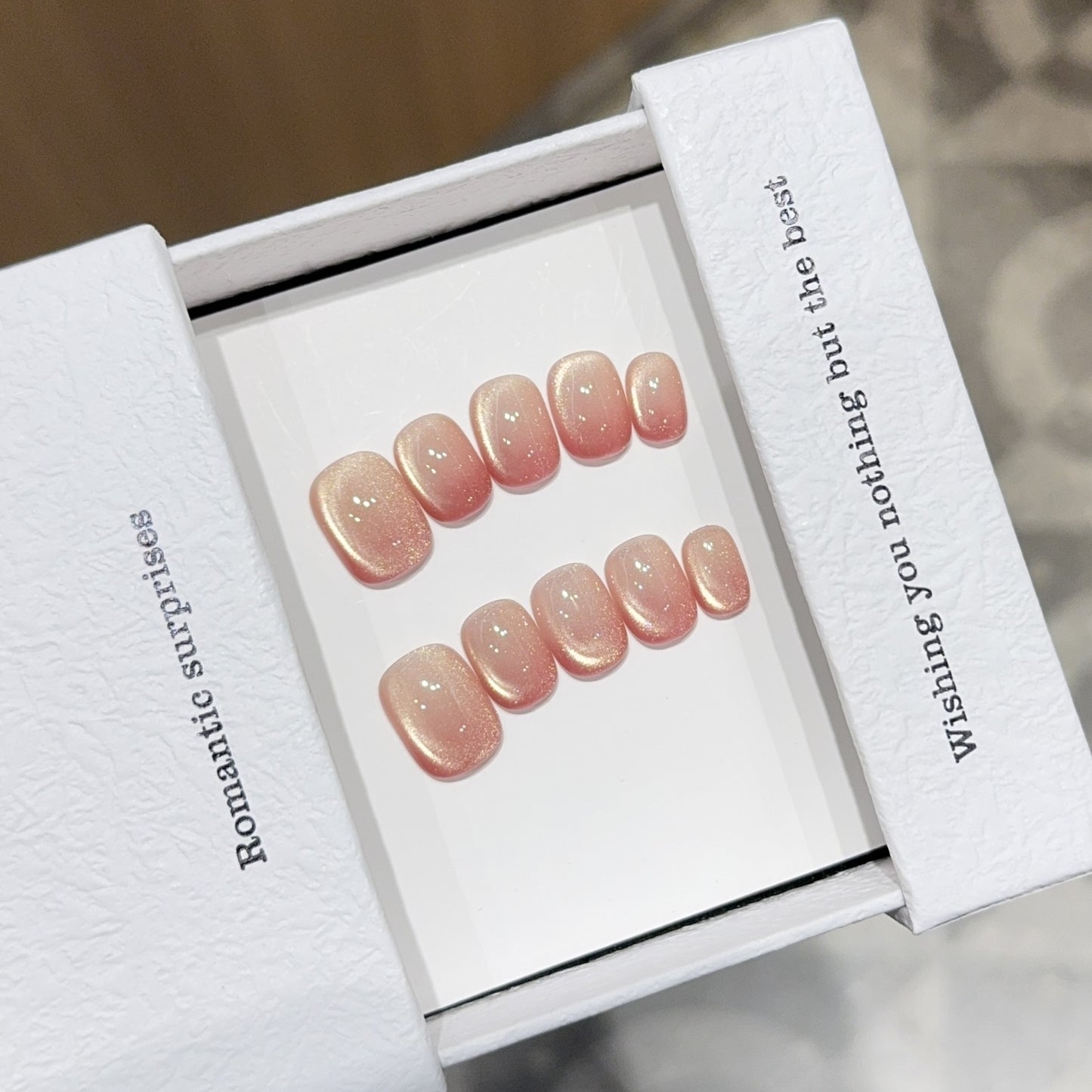Kunstnagel Set mit Schimmernden Akzenten Brehn