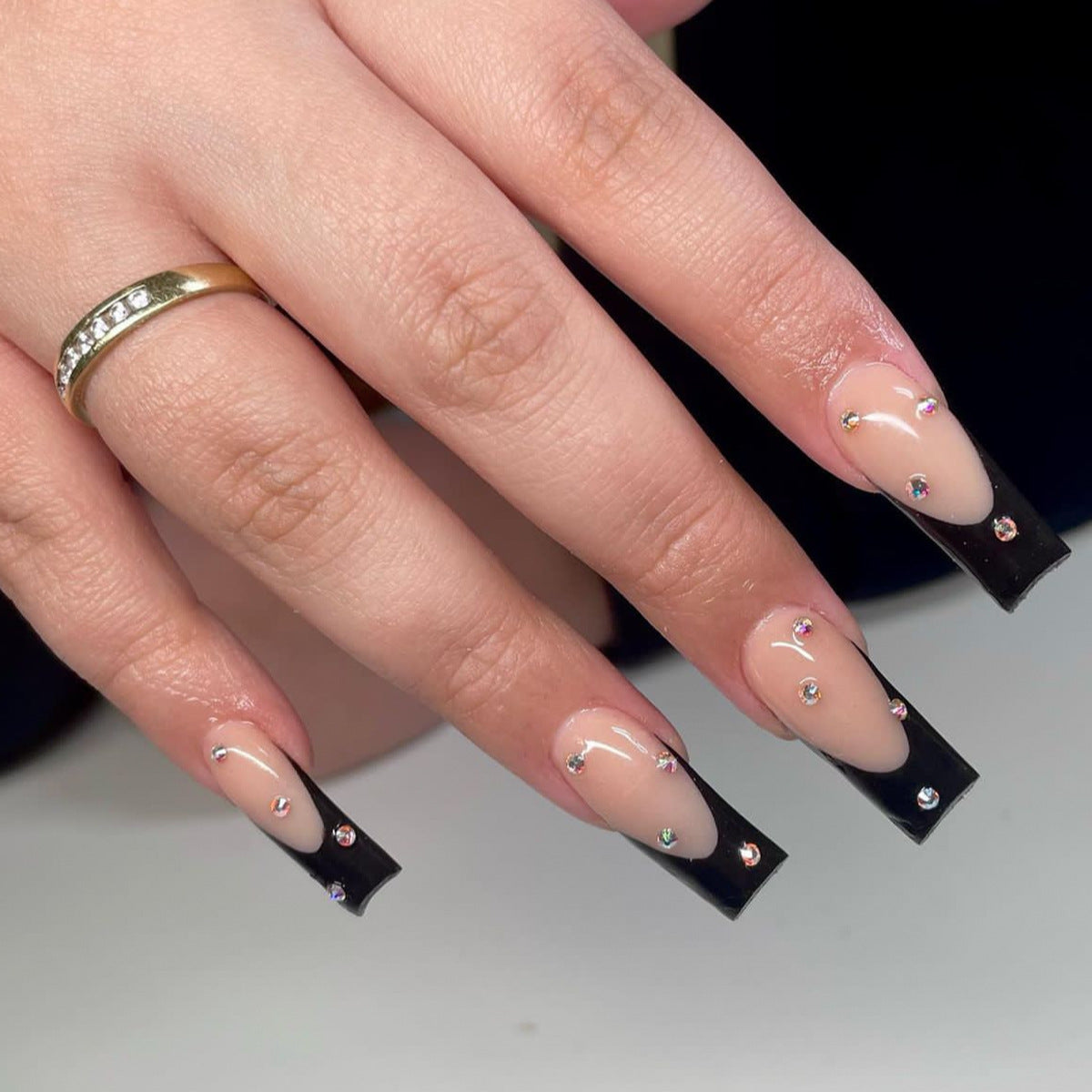 Elegantes kristallverziertes Press-On-Nageldesign Brehn