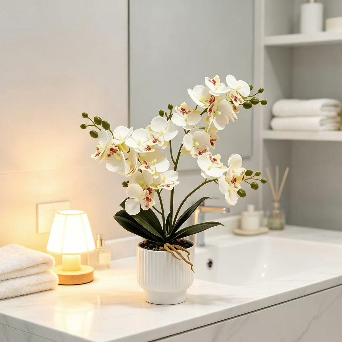Realistische künstliche Orchideenpflanzenanordnung für die Wohnkultur