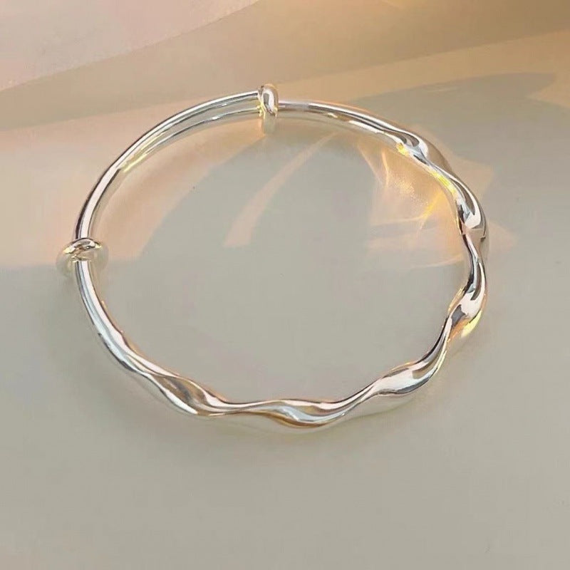 Modebewusster Twisted Metal Armreif Brehn