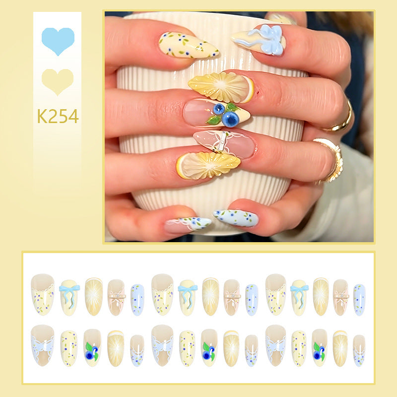 Kunstnägel mit verspieltem Blumendesign Brehn