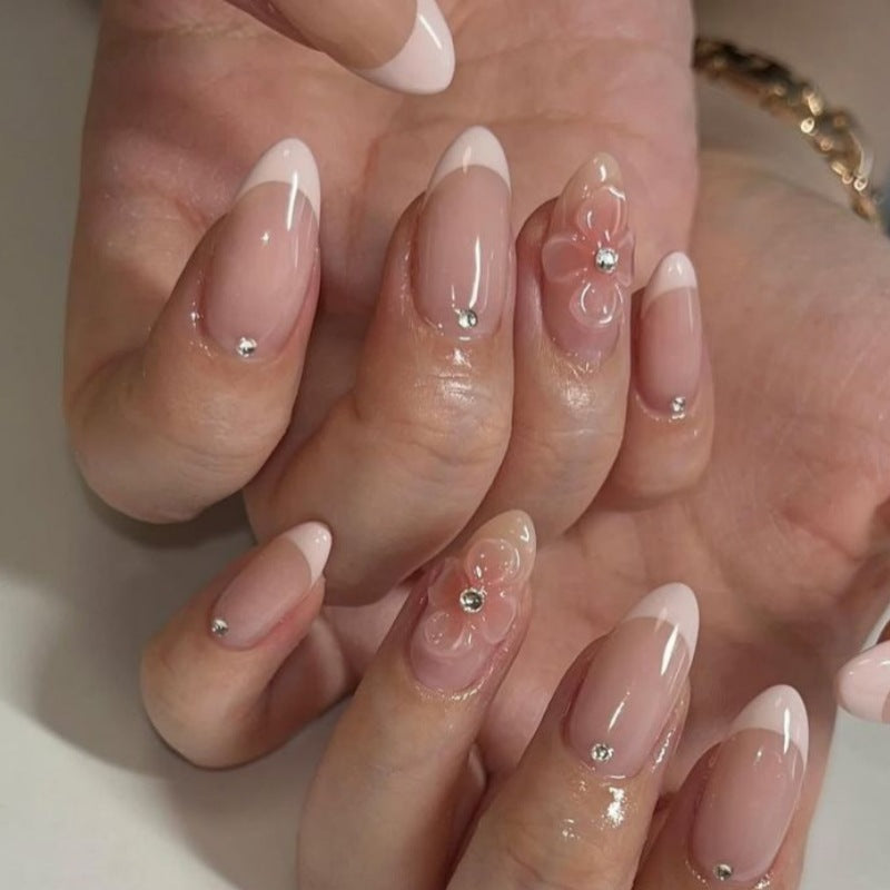 Elegante Press-On-Nagel-Set mit floralem Akzent Brehn