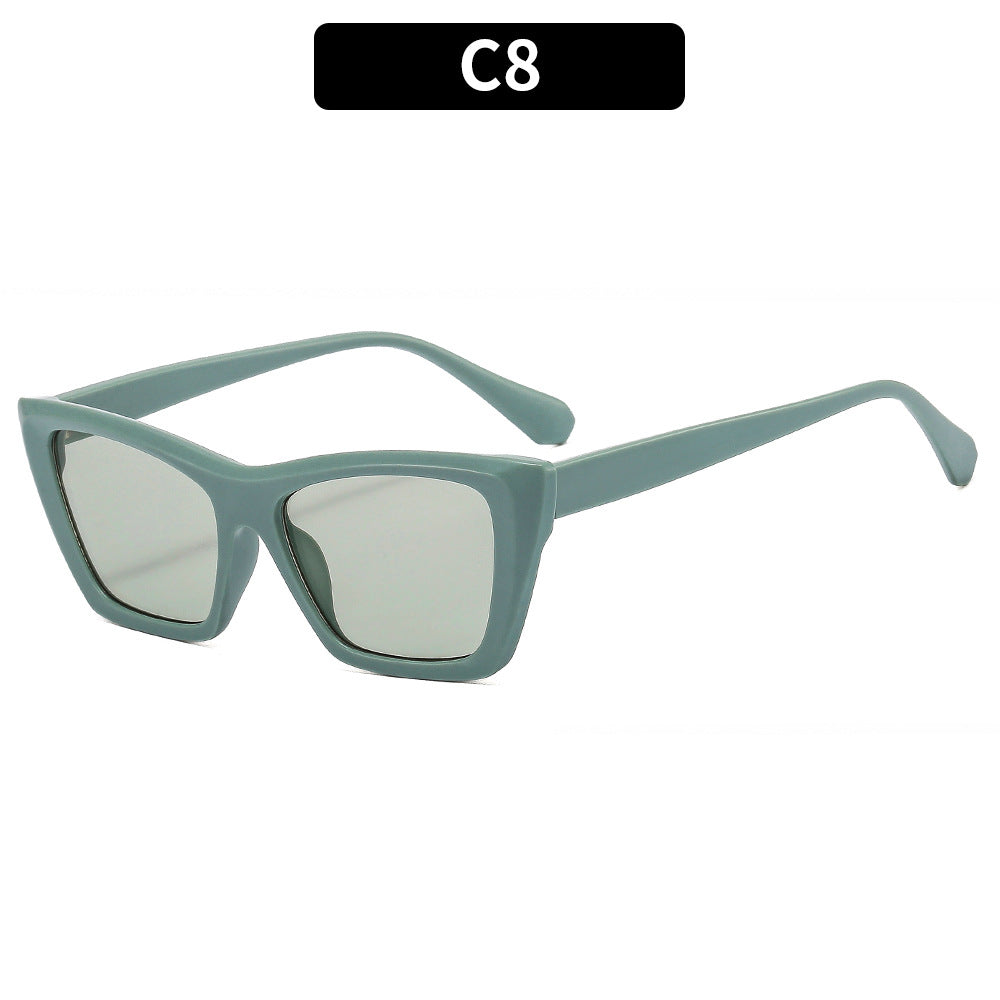 Trendige Cat-Eye Sonnenbrille mit skulpturalem Design