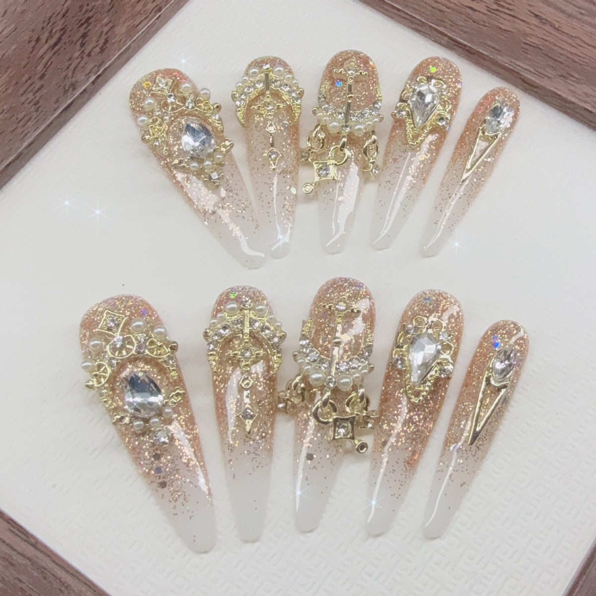 Glitzerndes dekoratives Press-On-Nagelkunst-Set