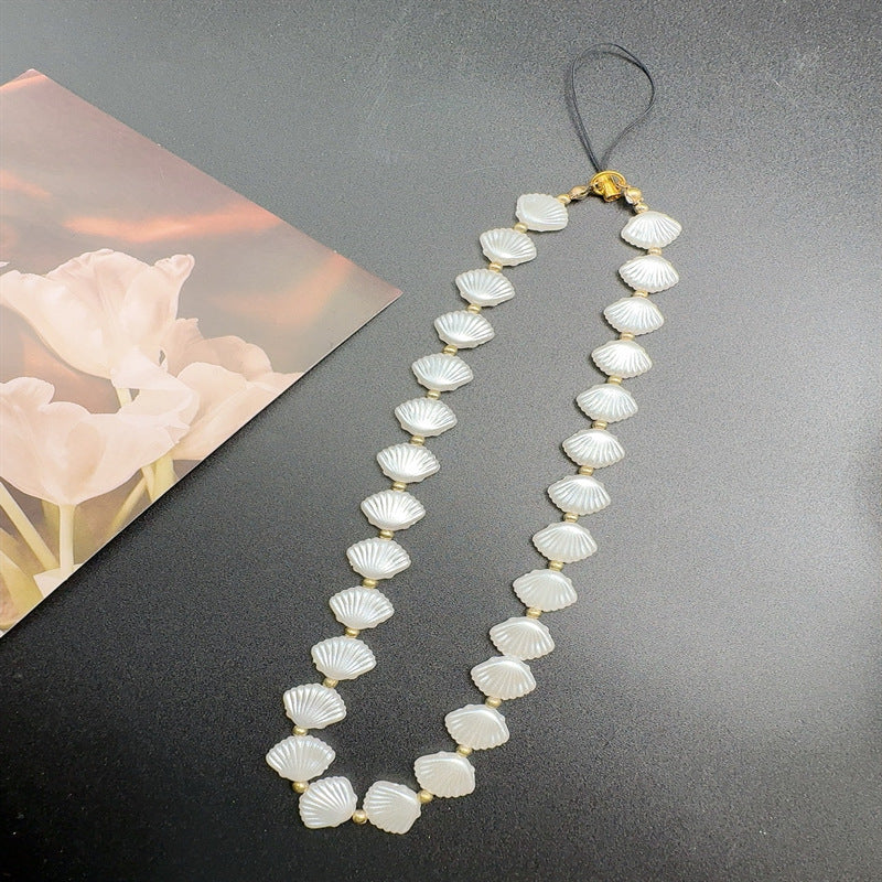 Muschelinspirierte Perlenkette Brehn