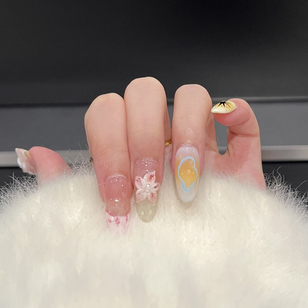 Künstlerisches Floral Press-On Nagelkunst Set Brehn