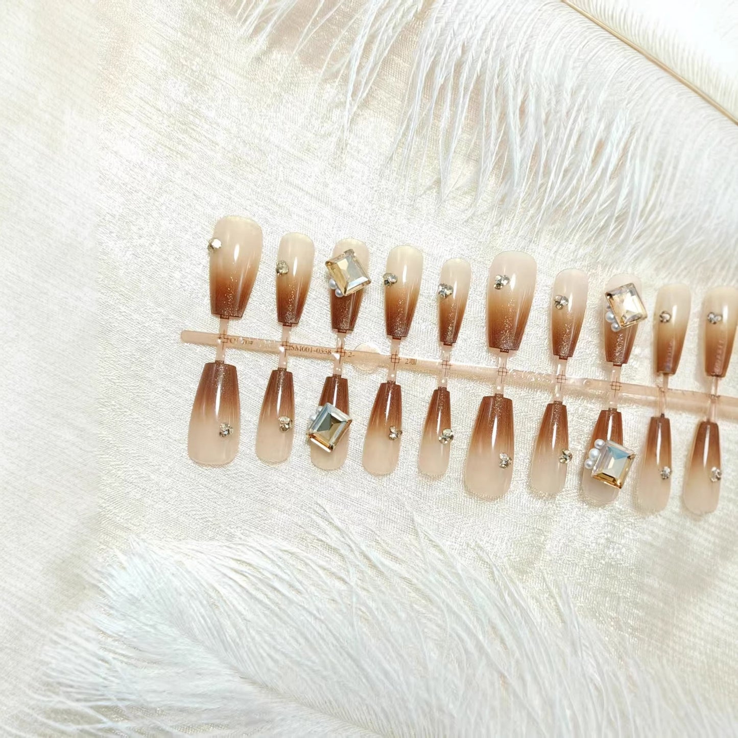 Glamouröse Kunstnägel Im Eleganten Ombre-Design Brehn