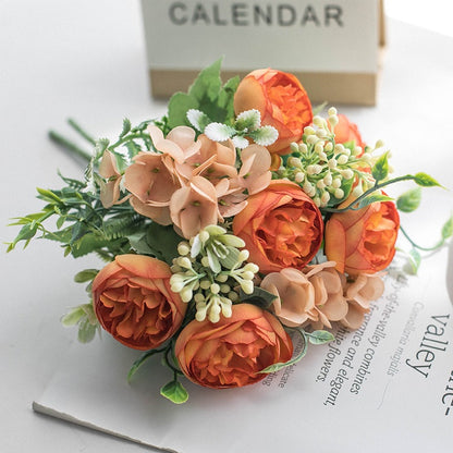 Eleganter Pfingstrosenblumenstrauß