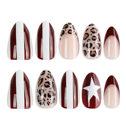 Kunstvolle Stiletto-Nägel mit Leopardenmuster und eleganter Glitzerverzierung Brehn