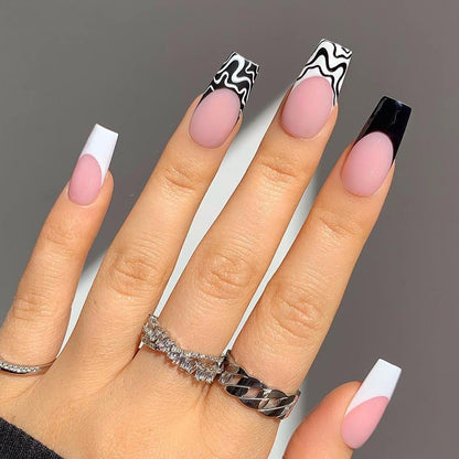 Kunstvolle Nagelverlängerungen mit modernem Monochrom-Design Brehn