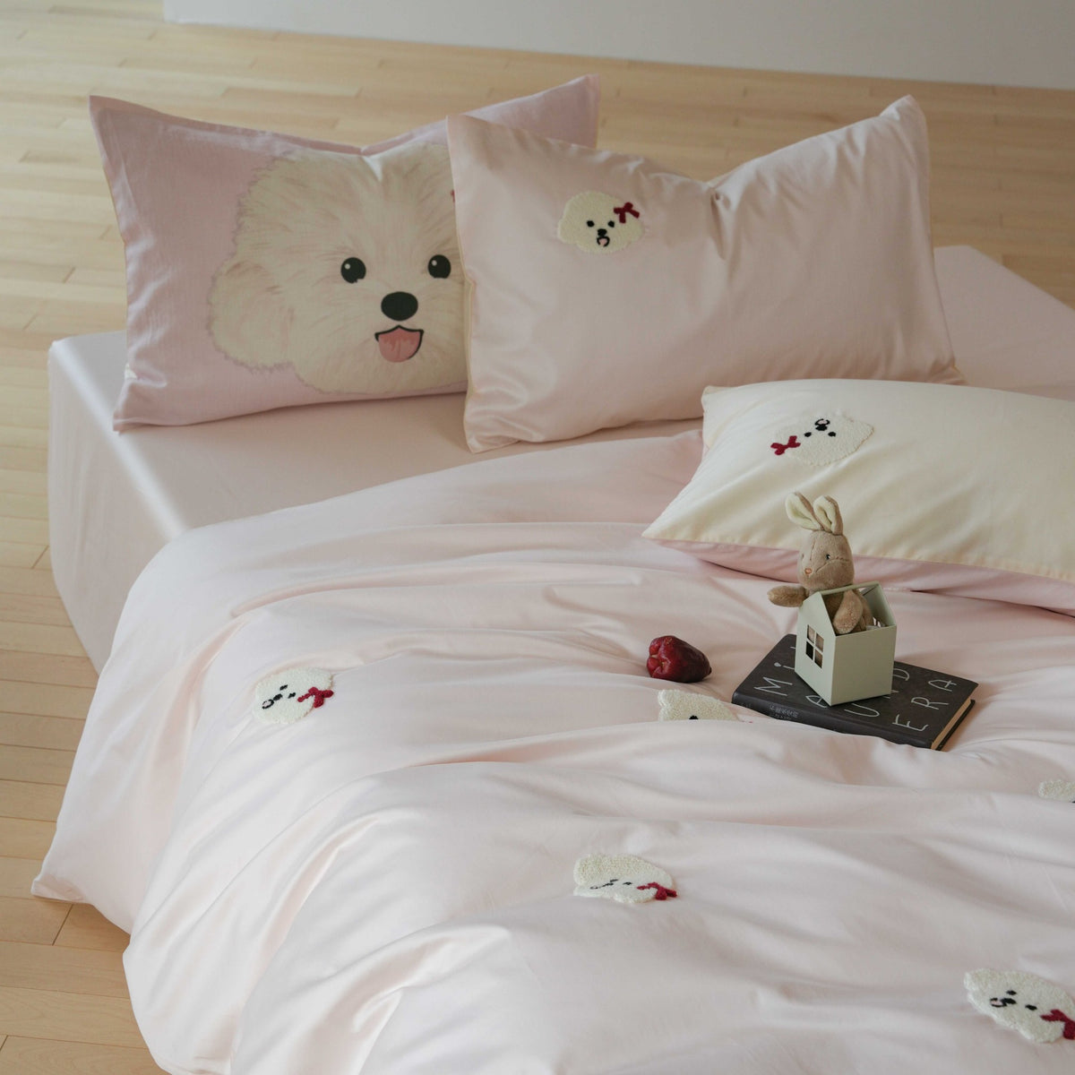Bestickte Plüschpuppy Baumwollsatin Bettbezug Set