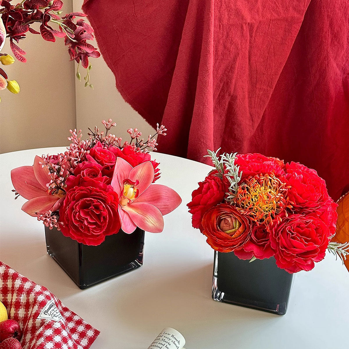 Dekorative Blumenanordnung für die Wohnkultur