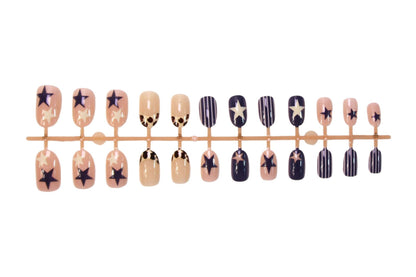 Kunstnagelset mit zarten Rosenakzenten Brehn